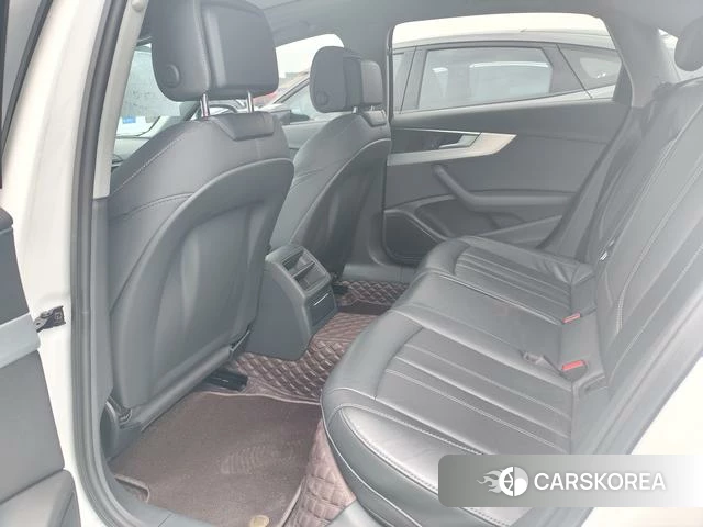 Audi A4L 2023 Белый из Китая, фото 2