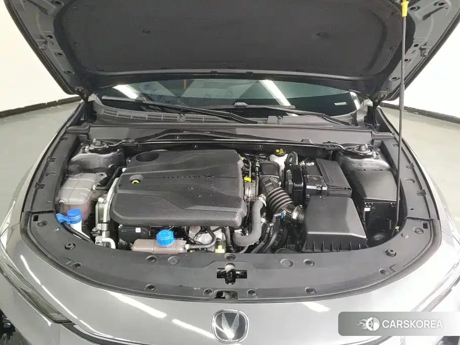 Chang'an Changan UNI-V 2025 Silver/gray из Китая, фото 2