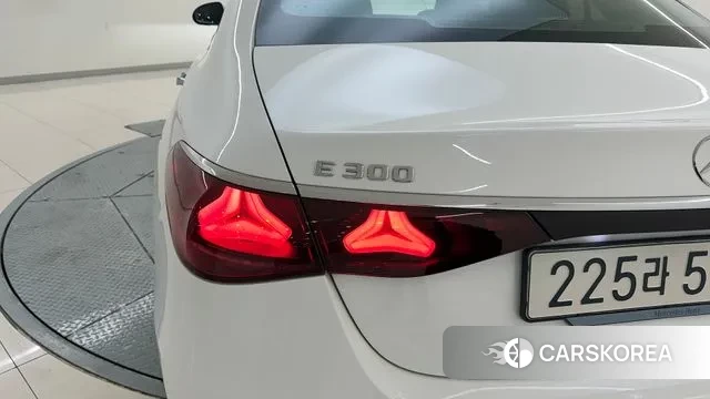 Mercedes-Benz E-Class W214 2025 Белый из Кореи, фото 2