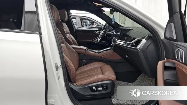 BMW X6 (G06) 2024 Белый из Кореи, фото 2