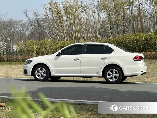 Volkswagen Lavida 2023 Белый из Китая, фото 2