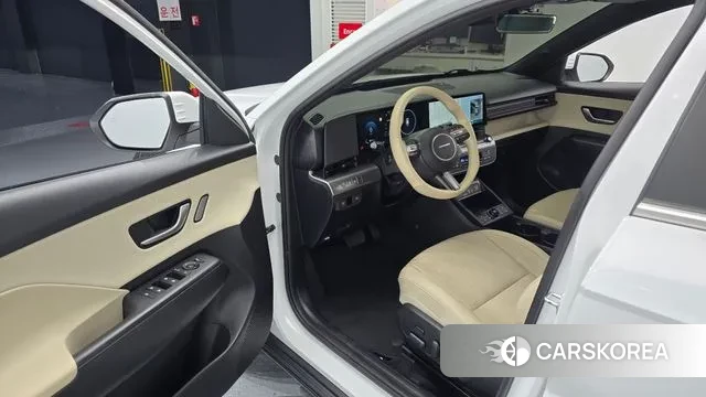 Hyundai Kona Hybrid (SX2) 2023 Белый из Кореи, фото 2