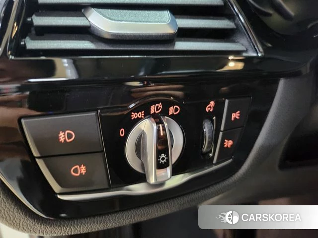 BMW 5 Series (G30) 2018 Белый из Кореи, фото 2