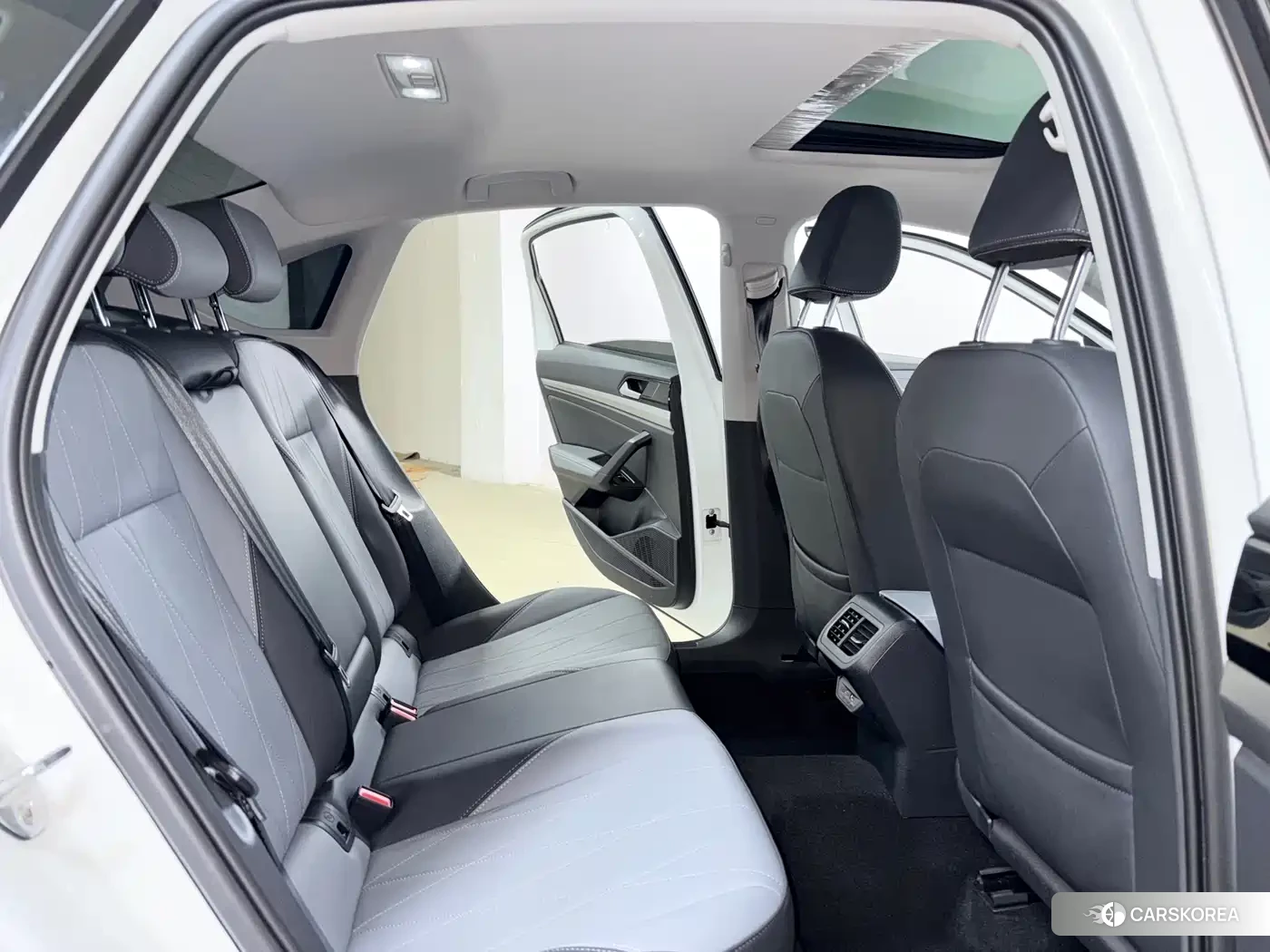 Volkswagen Lavida 2023 Белый из Китая, фото 2