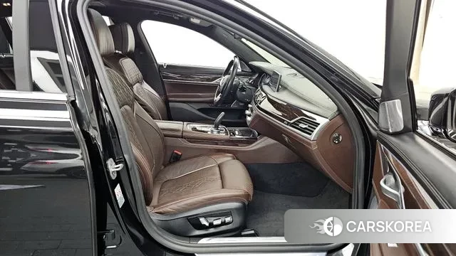 BMW 7 Series (G11) 2018 Черный из Кореи, фото 2