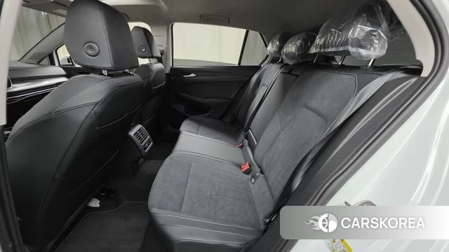 Volkswagen Golf 8th Generation 2026 Белый из Кореи, фото 2