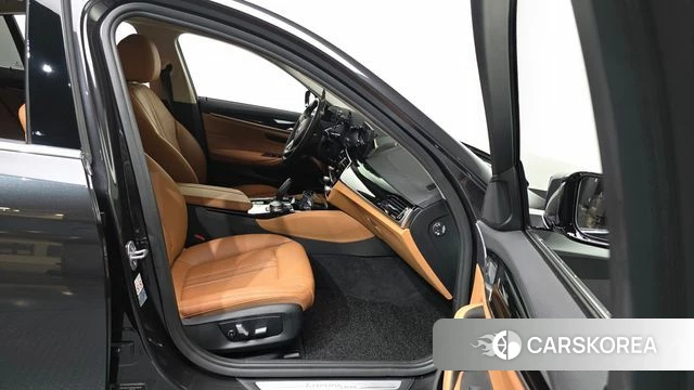 BMW 5 Series (G30) 2019 Серый из Кореи, фото 2