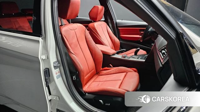 BMW 3 Series (F30) 2018 Белый из Кореи, фото 2