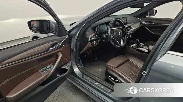 BMW 5 Series (G30) 2018 Цвет галактики из Кореи, фото 2