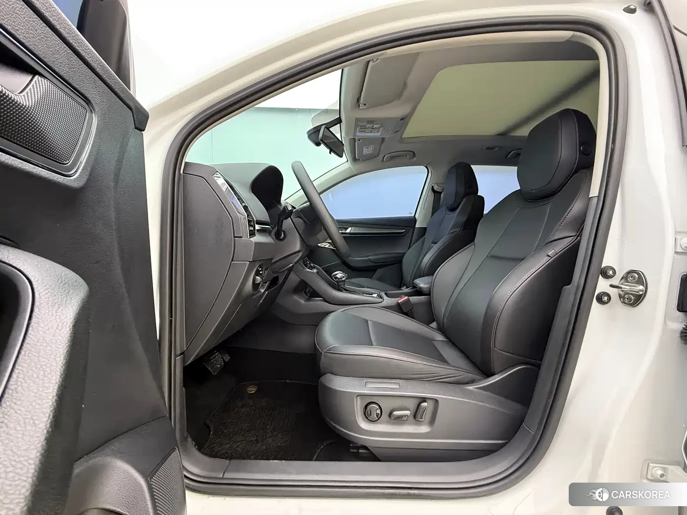 Skoda Krok 2023 Белый из Китая, фото 2