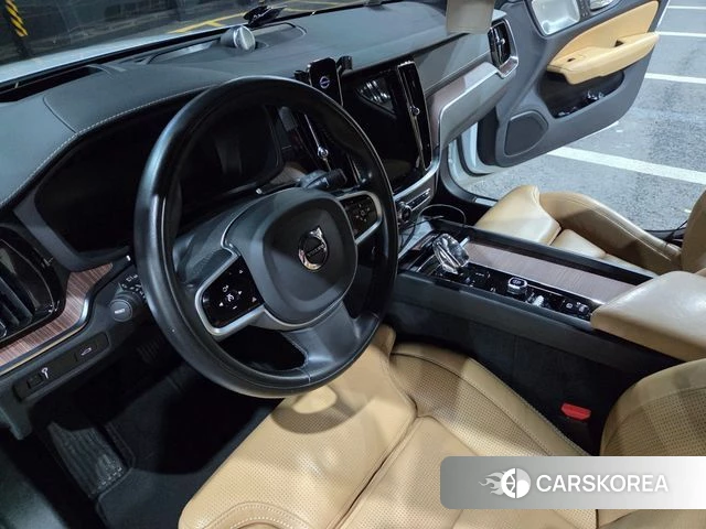Volvo V60 Cross-Country 2nd Generation 2020 Белый из Кореи, фото 2