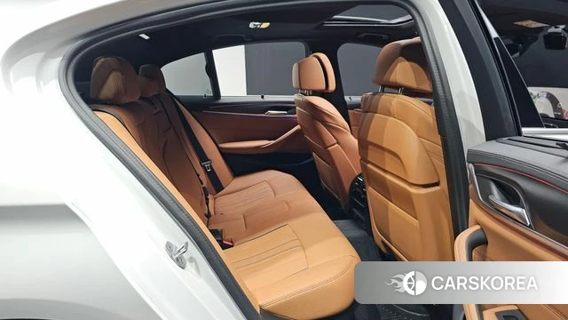 BMW 5 Series (G30) 2023 Белый из Кореи, фото 2