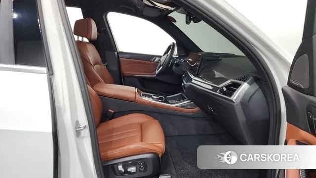 BMW X7 (G07) 2025 Белый из Кореи, фото 2