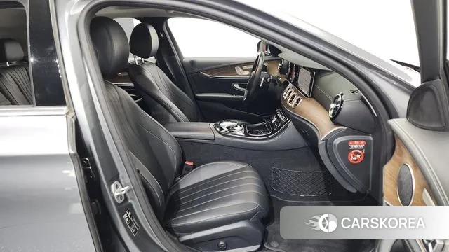 Mercedes-Benz E-Class W213 2018 Серый из Кореи, фото 2