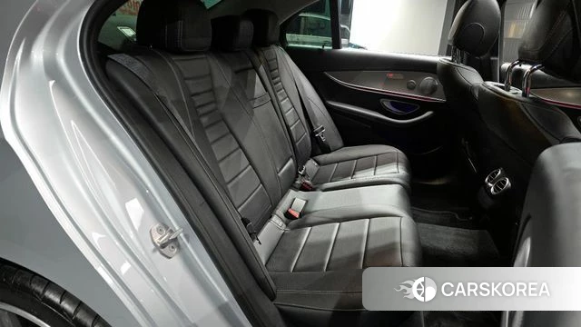 Mercedes-Benz E-Class W213 2018 Серебряный из Кореи, фото 2