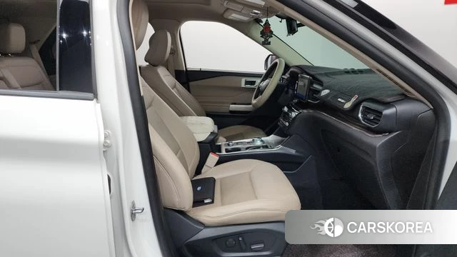 Ford Explorer 6th Generation 2021 Белый из Кореи, фото 2