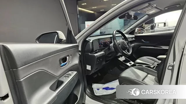 Hyundai Kona (SX2) 2023 Серебристо-серый из Кореи, фото 2