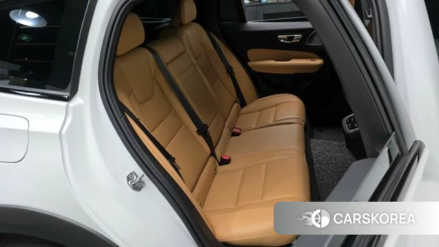 Volvo V60 Cross-Country 2nd Generation 2020 Белый из Кореи, фото 2