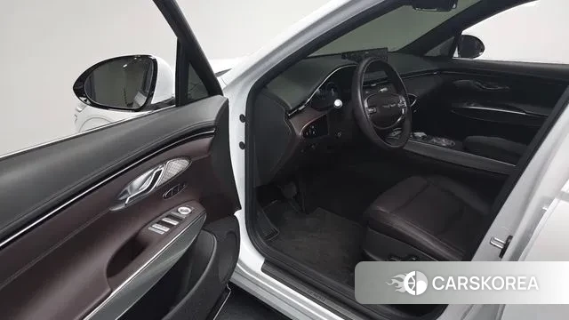 Genesis GV70 2023 Белый из Кореи, фото 2