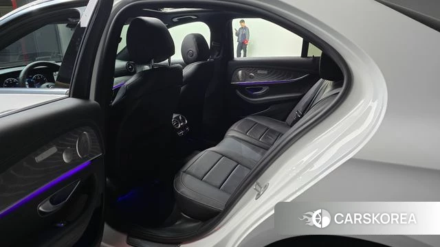 Mercedes-Benz E-Class W213 2022 Белый из Кореи, фото 2