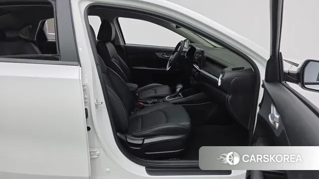 Kia The New K3 2nd generation 2024 Белый из Кореи, фото 2