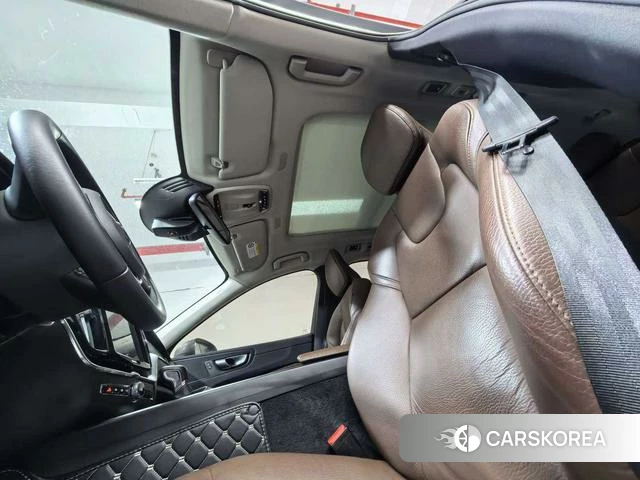 Volvo XC60 2020 Темно-серый из Китая, фото 2