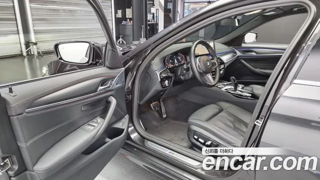 BMW 5 Series (G30) 2023 Серый из Кореи, фото 2