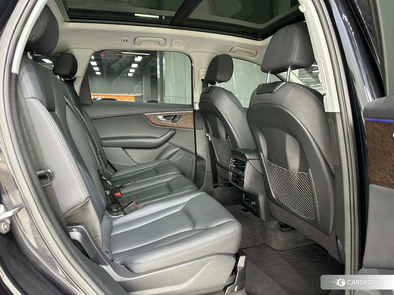 Audi Q7 2020 Черный из Китая, фото 2