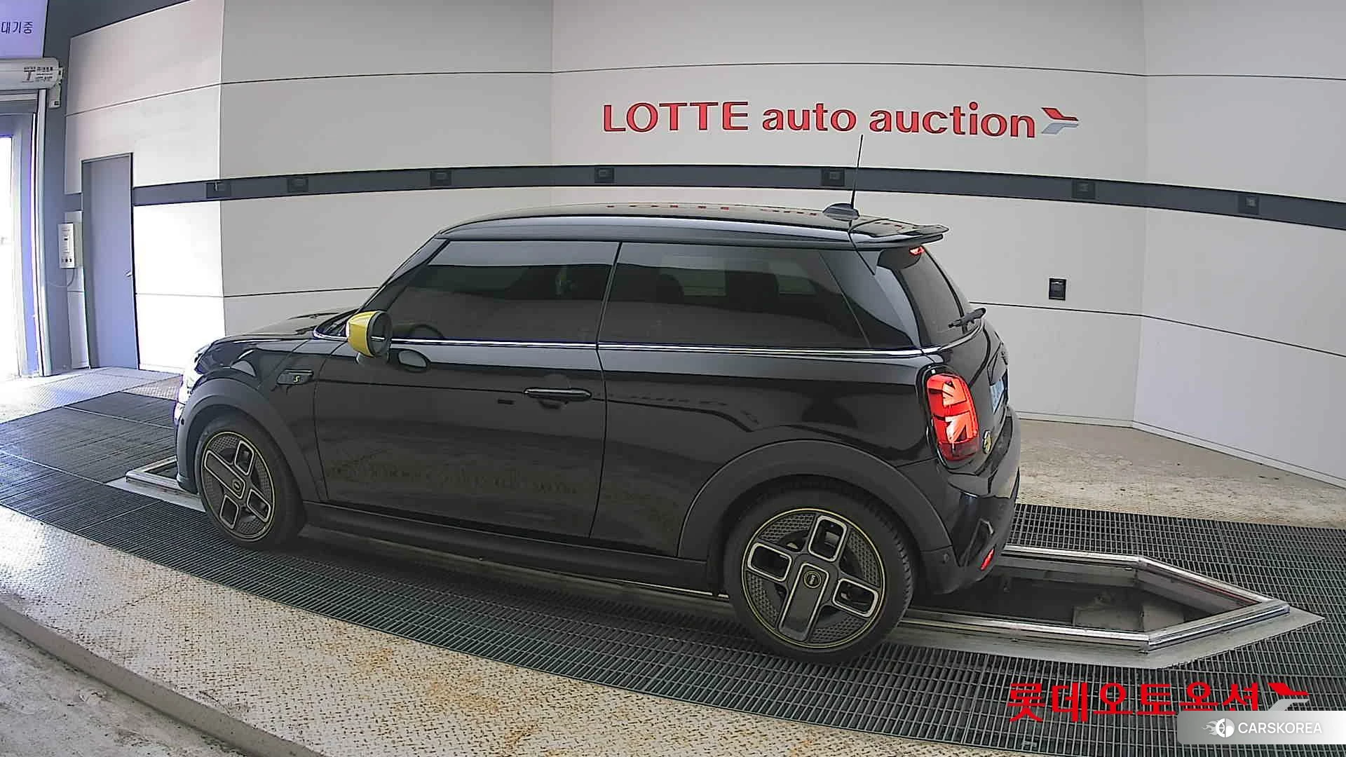 BMW MINI Cooper SE 2022 Midnight Black из Кореи, фото 2