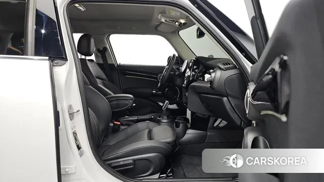 Mini Cooper 2023 Белый из Кореи, фото 2