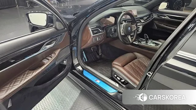 BMW 7 Series (G11) 2021 Черный из Кореи, фото 2