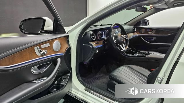 Mercedes-Benz E-Class W213 2019 Белый из Кореи, фото 2