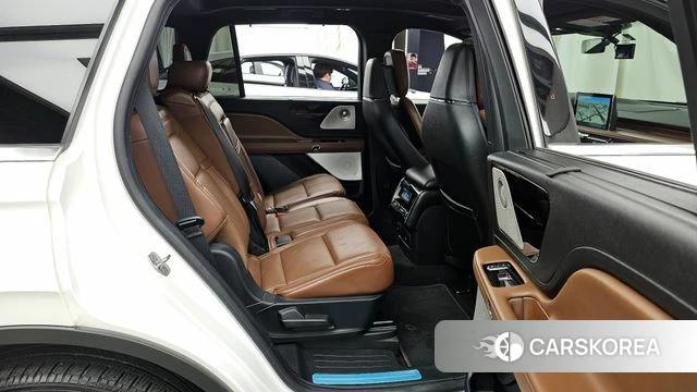 Lincoln Aviator 2nd generation 2021 Белый из Кореи, фото 2