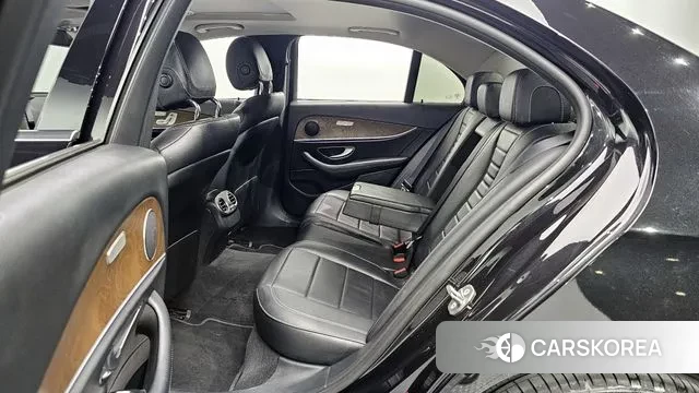 Mercedes-Benz E-Class W213 2018 Черный из Кореи, фото 2