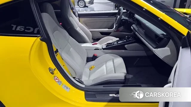 Porsche 911(992) 2023 Желтый из Кореи, фото 2