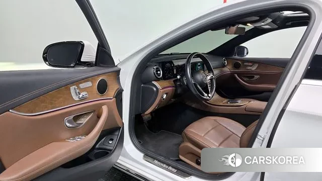 Mercedes-Benz E-Class W213 2021 Белый из Кореи, фото 2