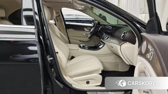 Mercedes-Benz E-Class W213 2019 Черный из Кореи, фото 2