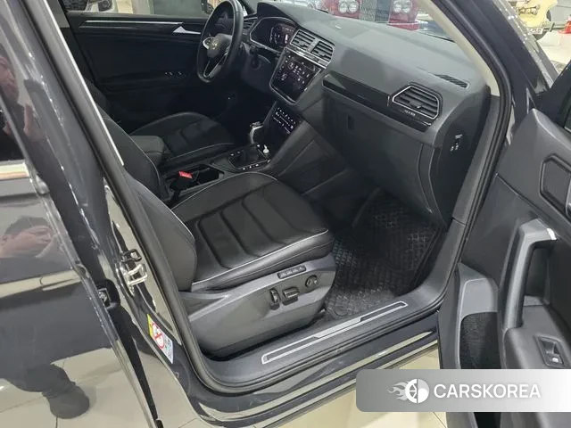 Volkswagen Tiguan second Generation 2023 Серый из Кореи, фото 2