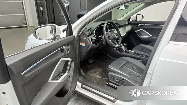 Audi Q3 (F3) 2020 Белый из Кореи, фото 2