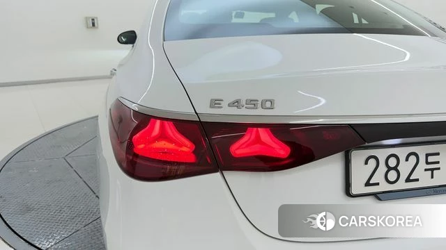 Mercedes-Benz E-Class W214 2025 Белый из Кореи, фото 2