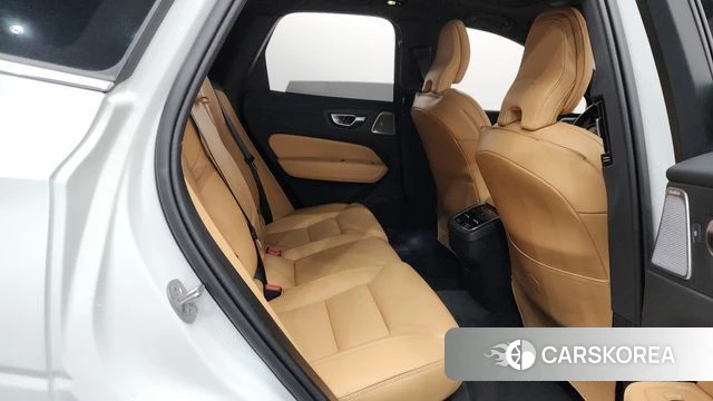 Volvo XC60 second Generation 2024 Белый из Кореи, фото 2