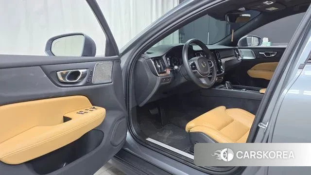 Volvo V60 Cross-Country 2nd Generation 2020 Серый из Кореи, фото 2