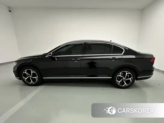 Volkswagen Magotan 2022 Черный из Китая, фото 2