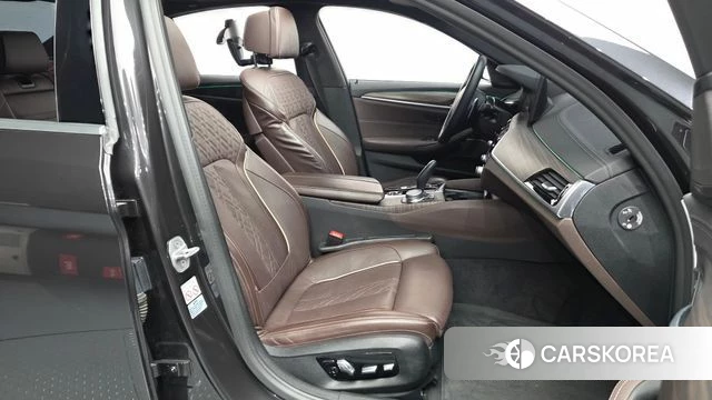 BMW 5 Series (G30) 2020 Серый из Кореи, фото 2