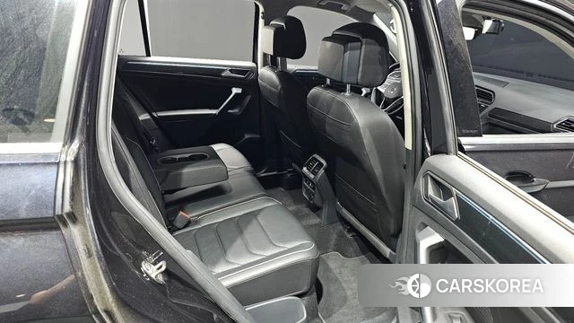 Volkswagen Tiguan Allspace 2022 Черный из Кореи, фото 2