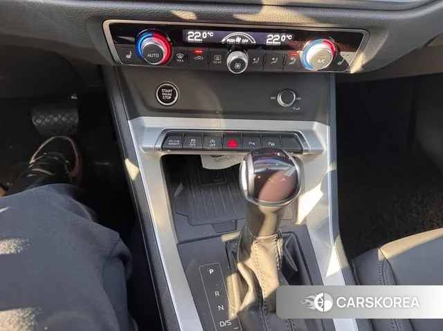 Audi Q3 (F3) 2022 Белый из Кореи, фото 2