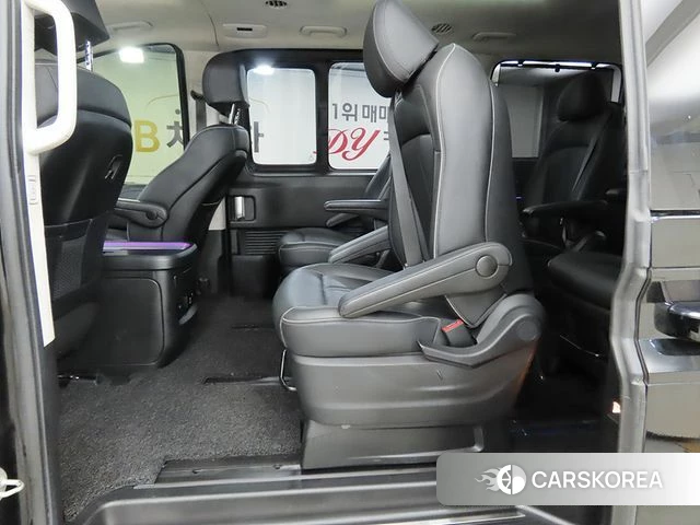 Hyundai Staria 2022 Черный из Кореи, фото 2