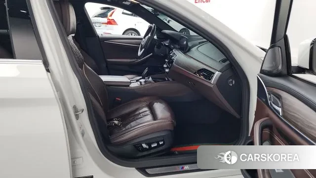 BMW 5 Series (G30) 2020 Белый из Кореи, фото 2