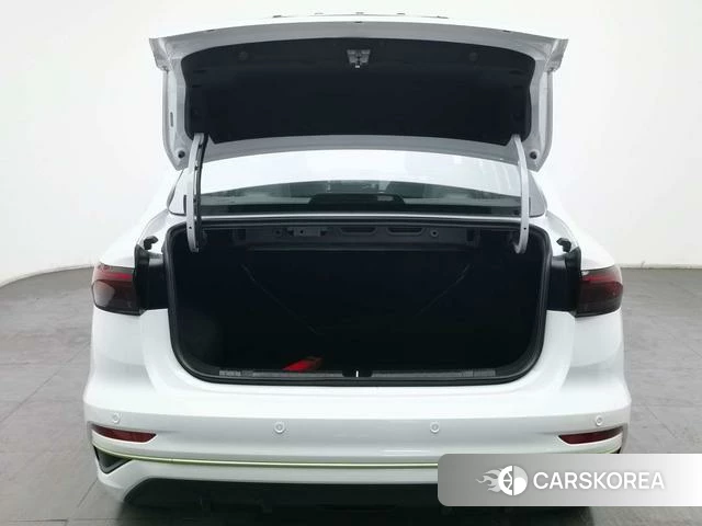 Geely Automobile Emgrand Methanol 2024 Белый из Китая, фото 2