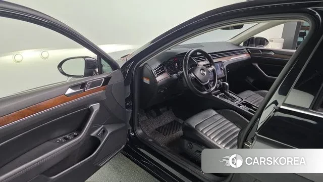 Volkswagen Passat GT (B8) 2018 Черный из Кореи, фото 2